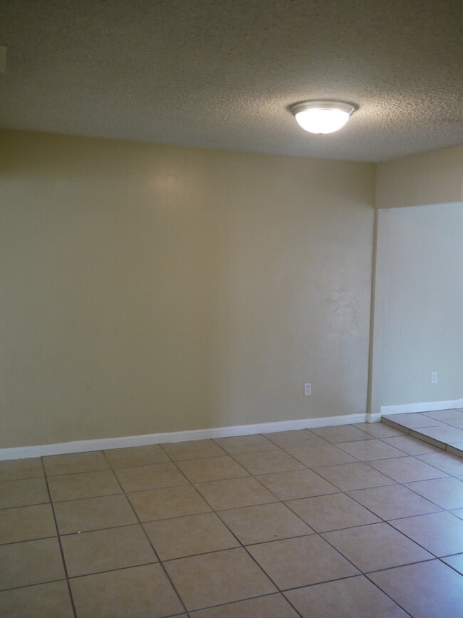 Building Photo - Fully Remodeled 4-Bedroom Home for Rent – Move-In Ready