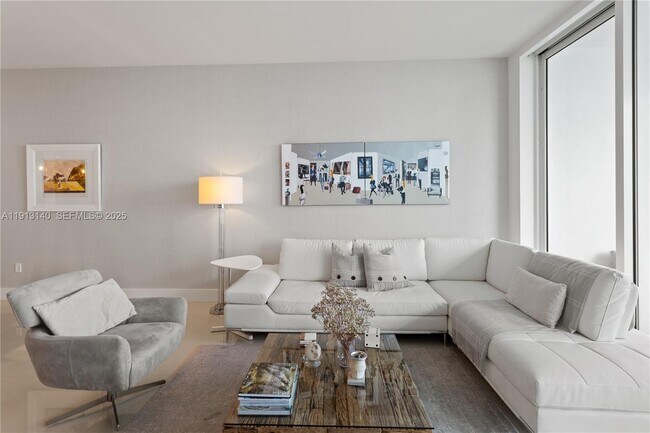 Building Photo - 2020 N Bayshore Dr