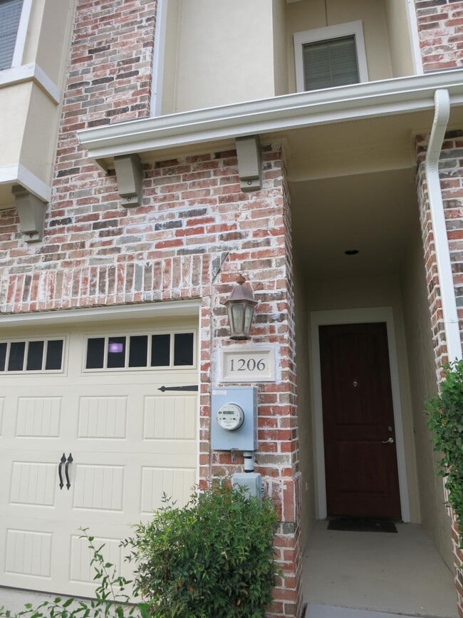 Building Photo - 1206 Emerald Glen