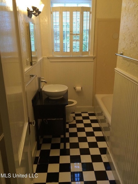 Building Photo - 4056 Redwing Ave