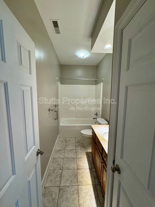 Building Photo - 11 Cedar Brook Ln