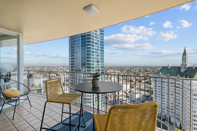 Building Photo - 700 E Ocean Blvd