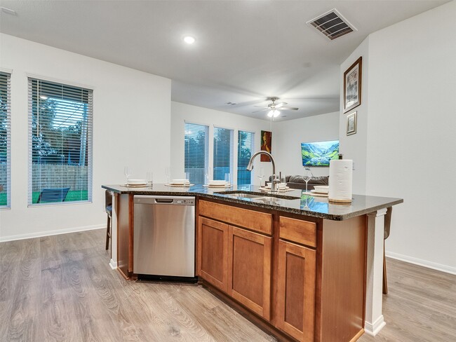 Building Photo - 412 Magnolia Ln