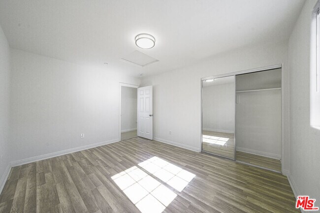 Building Photo - 10952 1/2 Wilmington Ave