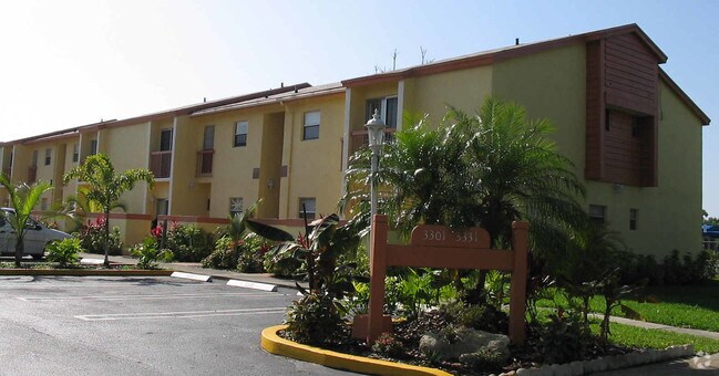 Building Photo - Mi Casa Apartments