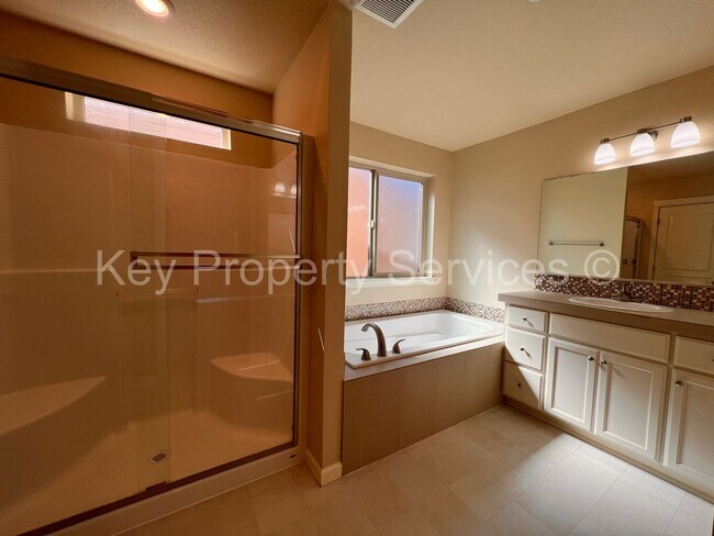 Building Photo - AVAILABLE NOW! Hazel Dell 5 Bedroom Close ...