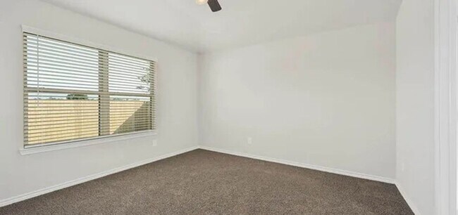 Building Photo - 4 Bedroom, 3 Bath and a Study Bryan in Ple...