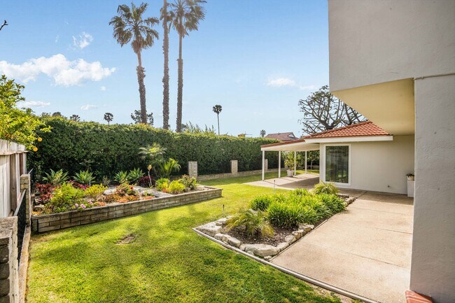 Building Photo - Tranquility on Beachside