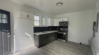 Building Photo - 1132 W 8th St