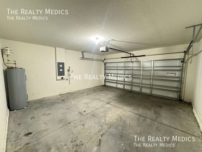 Building Photo - 1018 Ashentree Dr