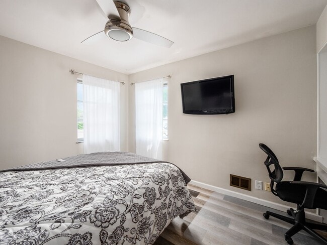 Building Photo - 123 E Alcott Rd