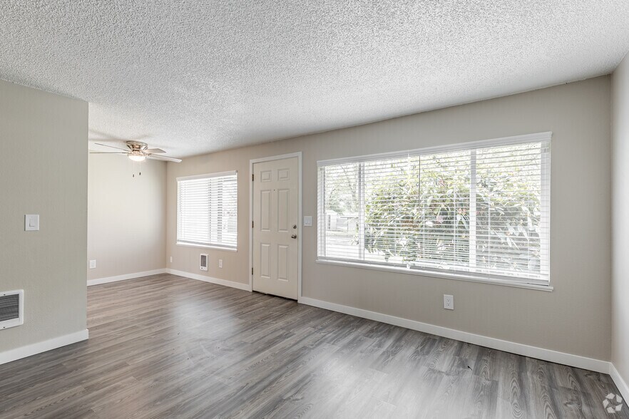 2BR, 1BA - 900SF - The Stonecreek Duplexes