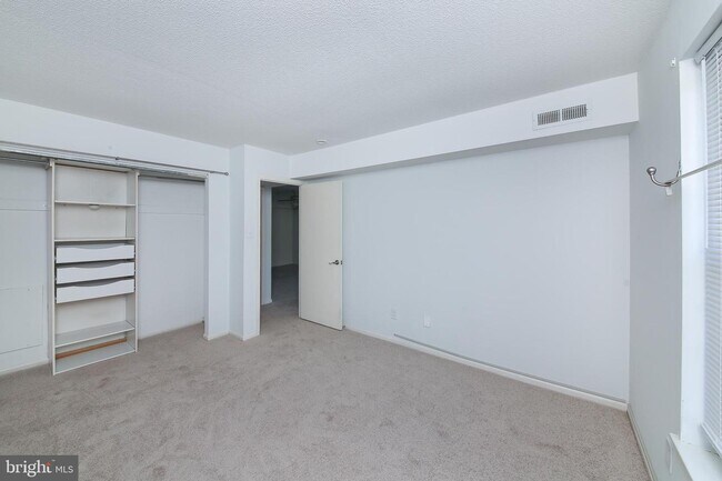 Building Photo - 159 Oberlin Terrace