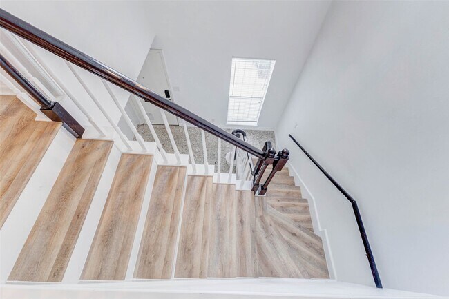 Building Photo - 10720 Briar Forest Dr