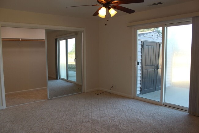 Building Photo - Available Now! Must See 2 Bedroom Home Loc...