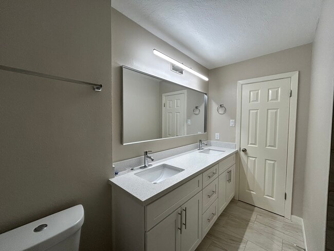 Building Photo - 12414 Ledger Ln