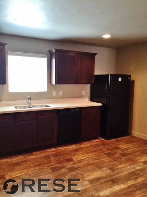 Building Photo - Awesome Vineyard THouse w attached one car garage