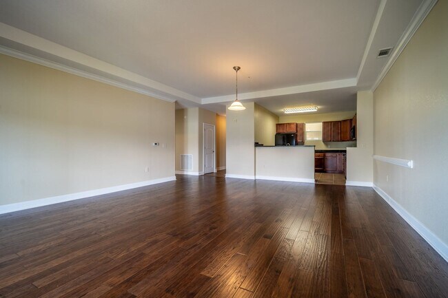 Building Photo - Lakefront Condo for Rent | 2 Bed, 2 Bath |...