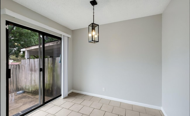 Building Photo - 5806 Rue Royale