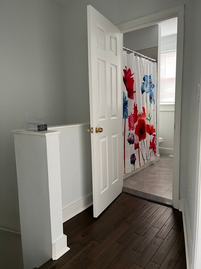 Building Photo - 4225 Ivanhoe Ave