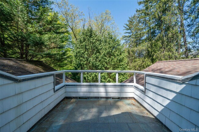 Building Photo - 105 Douglas Rd