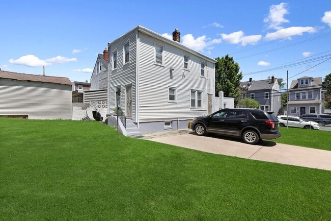Building Photo - 709 Mulberry St