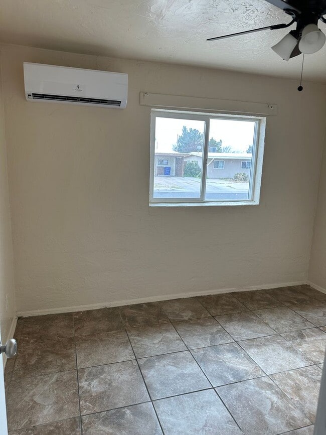 Building Photo - Great 1 Bed 1 Bath located near NMSU