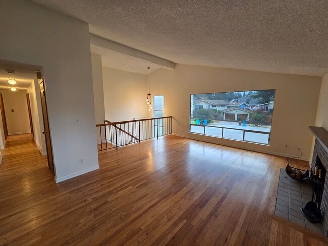 Building Photo - 2136 N 187th St