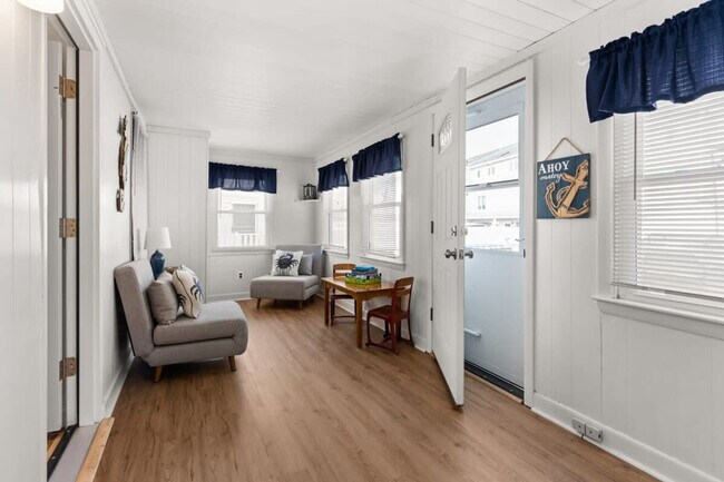 Building Photo - 12 Harris Ave