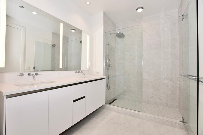 Building Photo - 60 E Randolph St