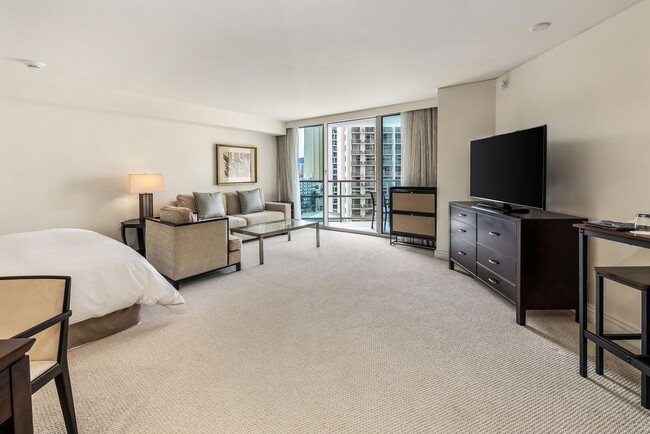 Building Photo - Spacious Waikiki Studio, One Block From Fo...