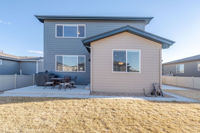 Building Photo - Stunning 3 Bed 2.5 Bath Home in Harvest Village