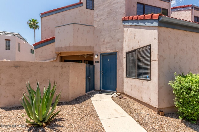 Building Photo - 4279 N River Grove Cir