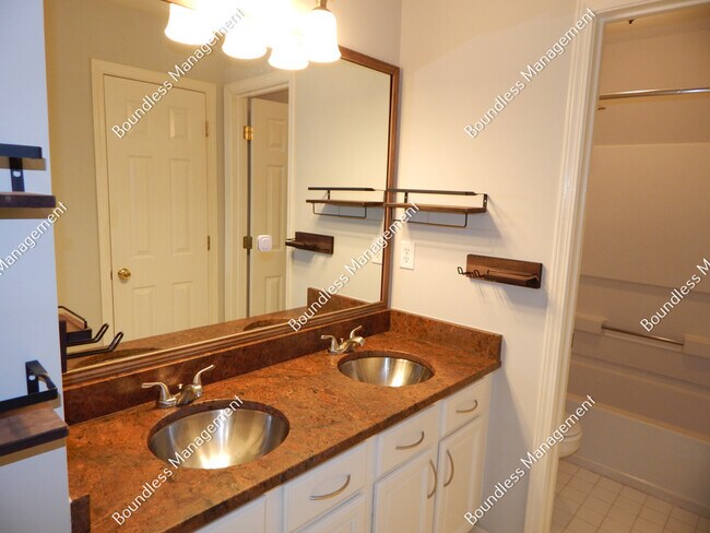 Building Photo - 125 Broadwell Oaks Ct