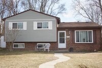 Building Photo - 2368 Pineridge Ct
