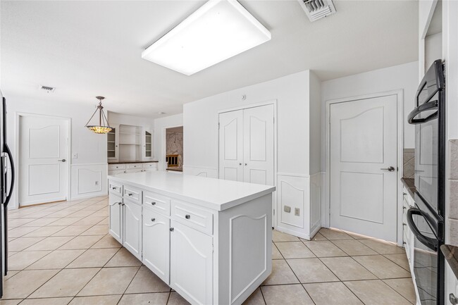 Building Photo - 11906 Pepperdine Ln