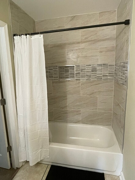 Building Photo - 888 W Lombard St