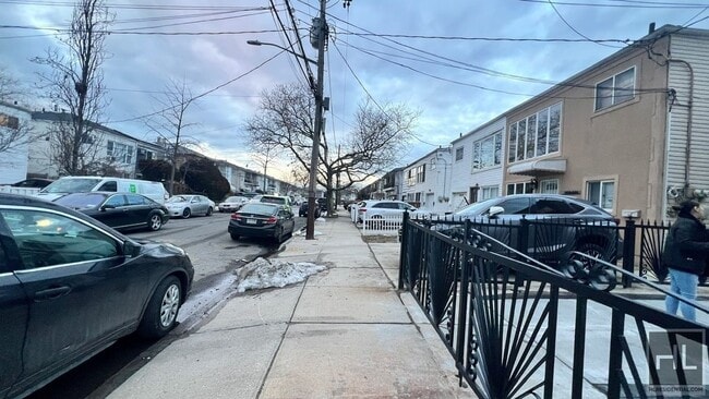 Building Photo - 256 STREET