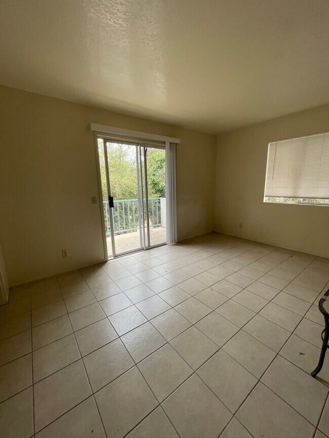 Building Photo - 850 Camino Lindo