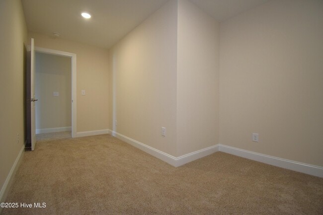 Building Photo - 640 Abigail Taylor Dr