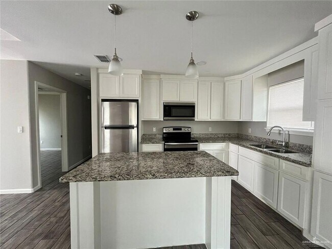 Building Photo - 1416 Alta Vista Dr