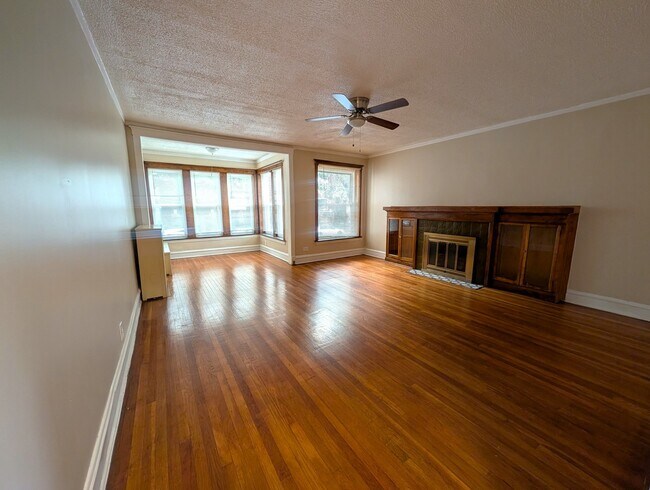 Building Photo - 6730 S Ridgeland Ave