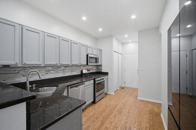 Building Photo - 611 Lakeridge Ct