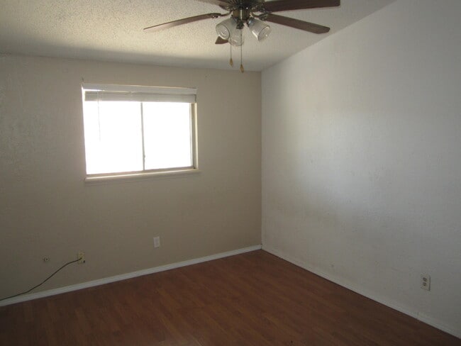 Building Photo - 6717 Southwind Dr