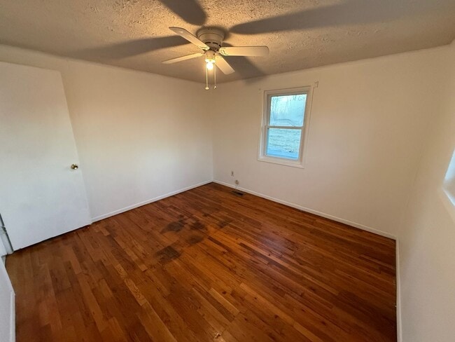 Building Photo - Home in Marion