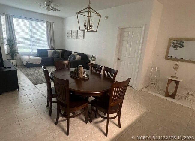 Building Photo - 8101 Coconut Palm Way