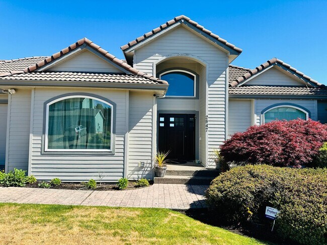Building Photo - Stunning Custom Camas Home