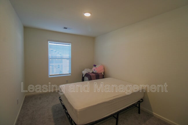 Building Photo - 507 Scarlett Maple St