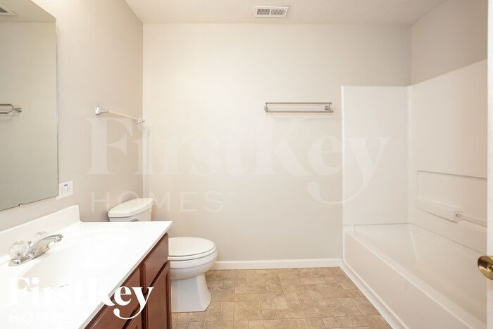 Building Photo - 1170 Highland Lake Way
