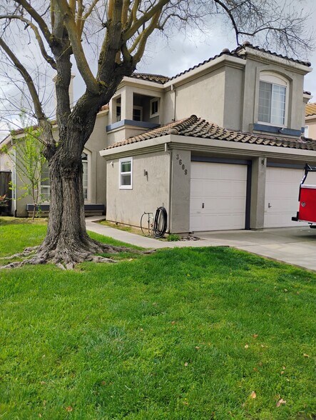 Building Photo - 3608 Balfour Ln
